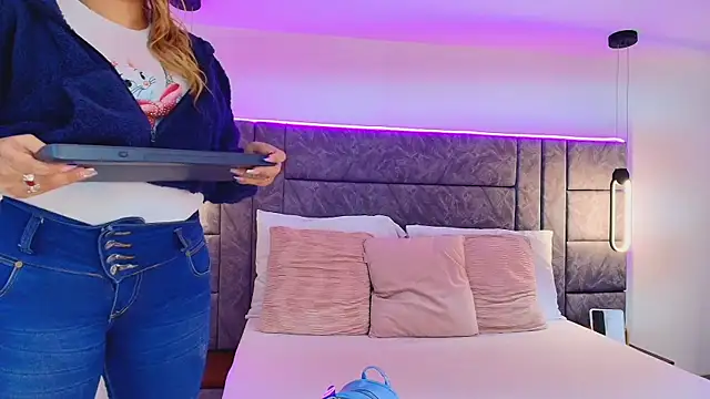 Dakota_Megan_69 webcam