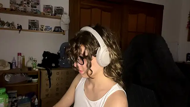PillowPeachX webcam