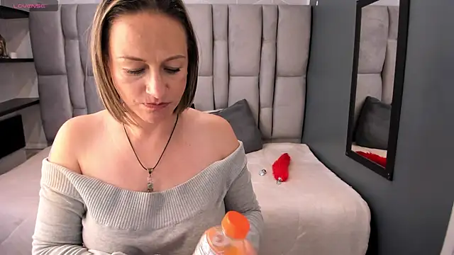 Charlot_milf webcam