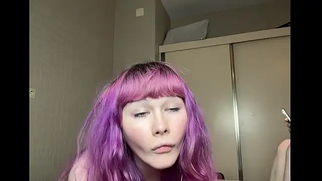 AlexaGudz webcam
