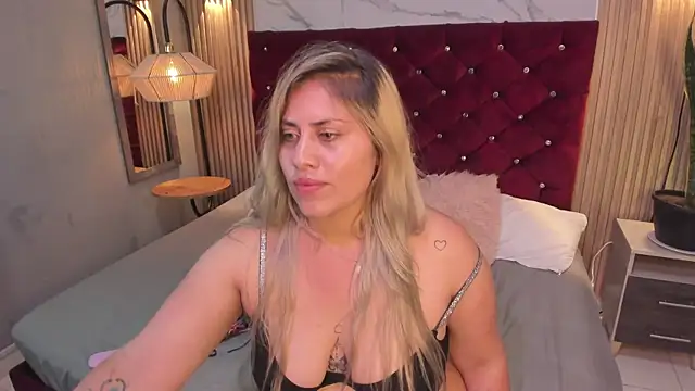 Aleja-Blonde live sex cam