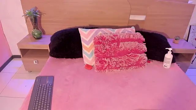 KittyVelve webcam