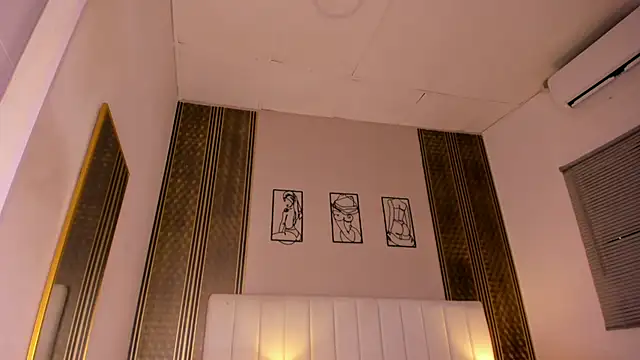 zoe_sky_ webcam