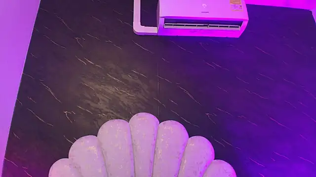 _MiaBrown_ webcam