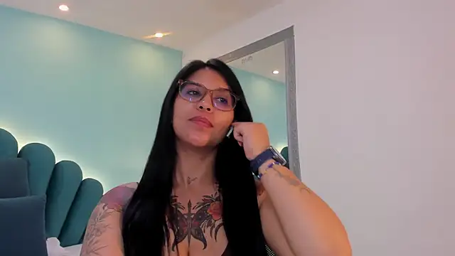 sharlott18 webcam