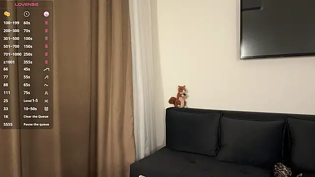 Ur_neighbor_Kira webcam