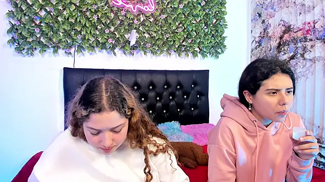 valeria_and_zoe live sex cam