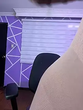 MiiaaJoness webcam