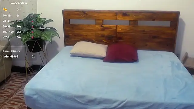 yeseniaa25_ (F milf) - undress me completely