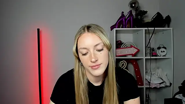 EvelynBlond webcam