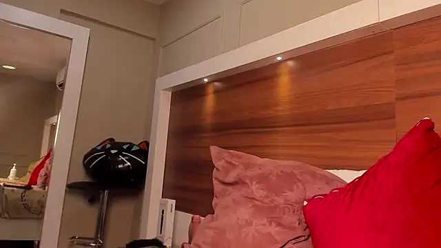 AriadnaHarper webcam