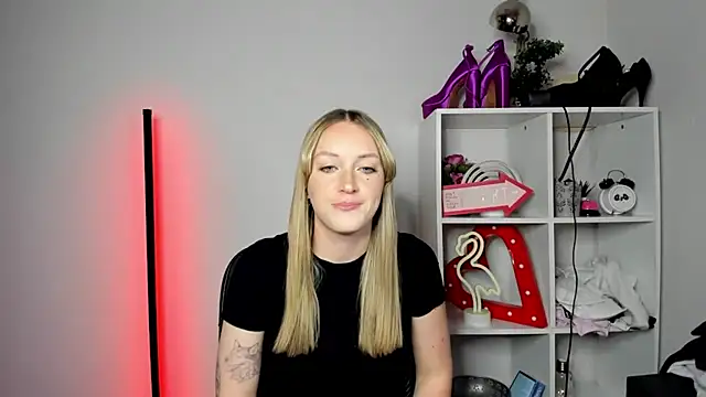 EvelynBlond webcam