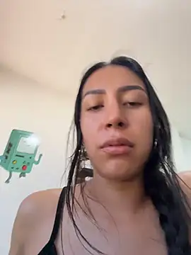 Webcam Model (pregnant_sofii18)  is live.Free join now!