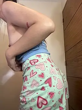 goddess_athena69 (Ask my age) - CUM IN PUBLIC