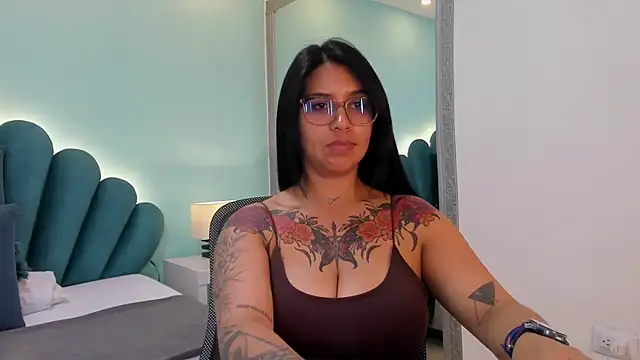 sharlott18 webcam