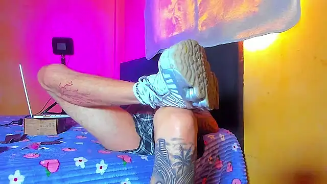 tattooedsmoker777 webcam