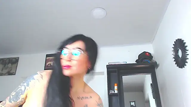 Vicky_hotmilf webcam