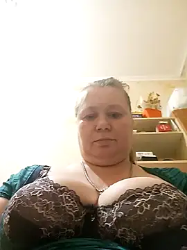 Webcam Model (KiraStanton)  is live.Free join now!