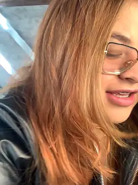 ZoeBennett_Pink webcam