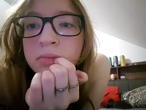 Freaky-Doll webcam
