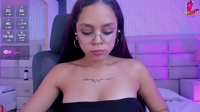 CarolineFyre webcam