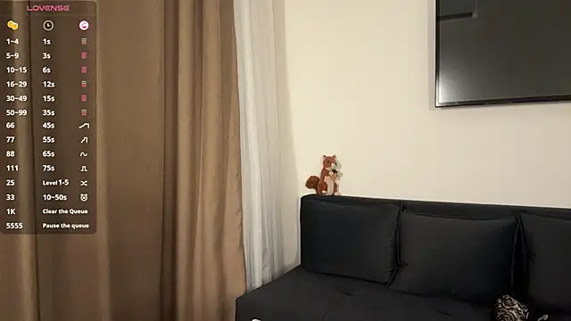 Ur_neighbor_Kira webcam