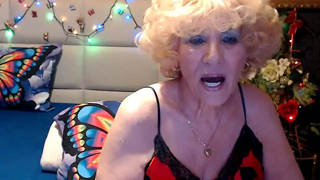 HappyWomanOn webcam