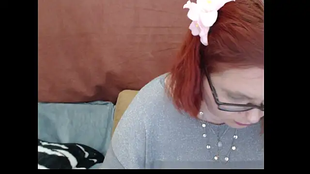 PlayfullMature webcam