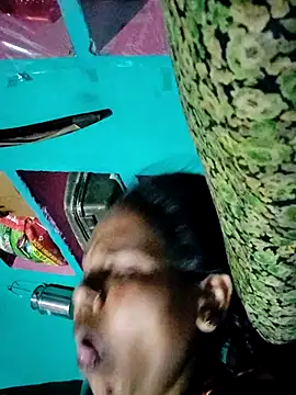 Pooja750 webcam