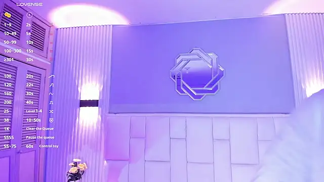 NanaOsaky webcam