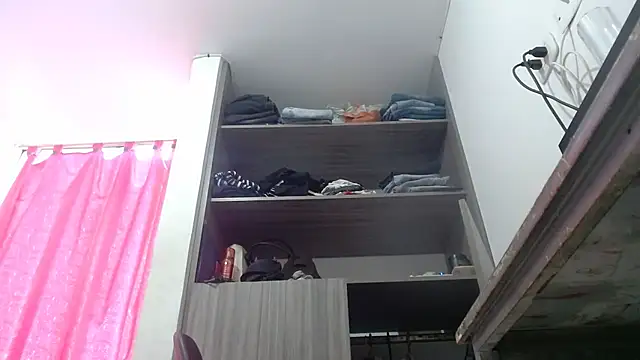 nicolle_milf1978 webcam