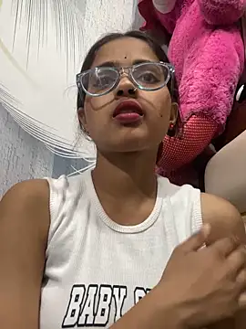 Naina11100 webcam