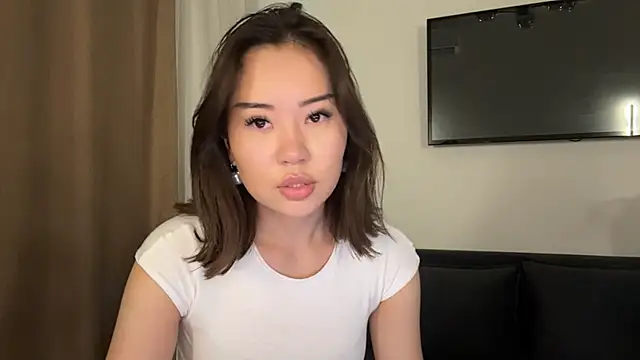 Ur_neighbor_Kira webcam
