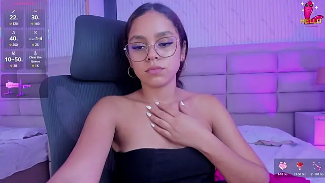 CarolineFyre webcam