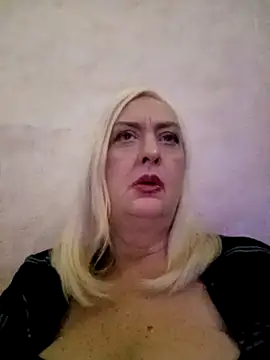 julia20x - Julia20X's free webcam - UK Sex Cams