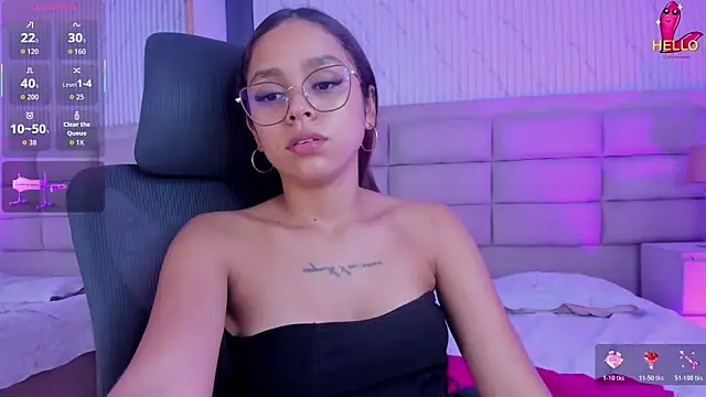 CarolineFyre webcam