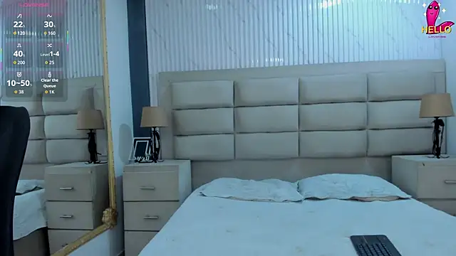 CarolineFyre webcam