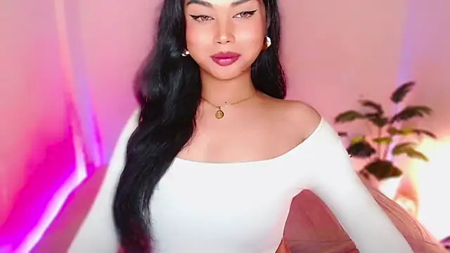 MissGreta_Hunter... Live Webcam on Stripchat