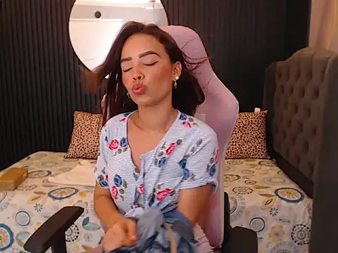 naomis_36 webcam