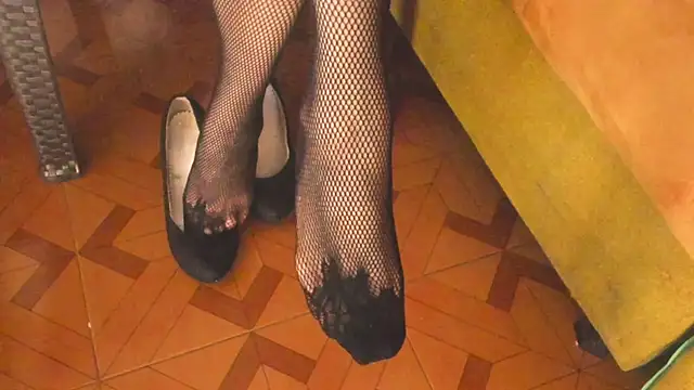 LADY-IN-BLACK webcam