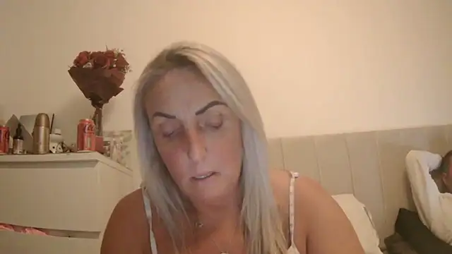 theblondecocklover webcam