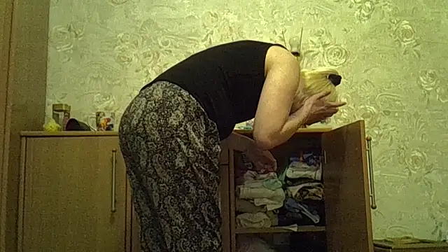 CurvyWild_Lady30 webcam