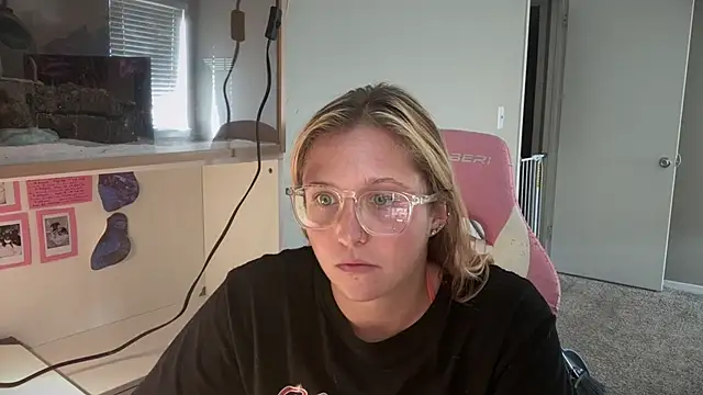 MUSCLEMOMMY1365 webcam