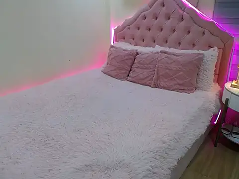 ur_seductivelaura webcam