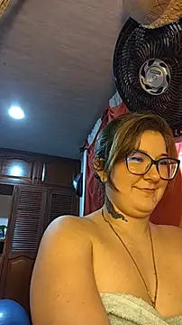 hunnyylove (F young) - Take off all my clothes and rub me