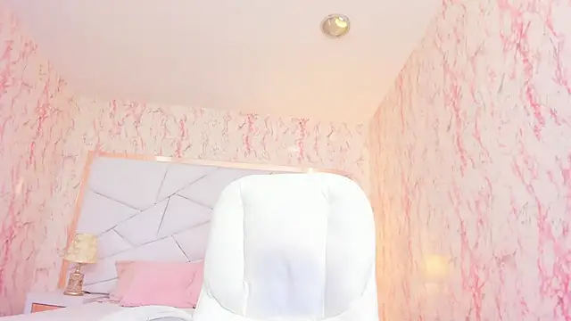 Emily_Whinfre webcam