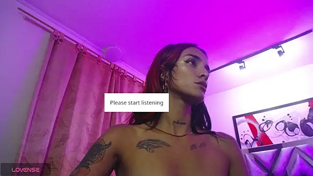 Ravyn_Rouge webcam