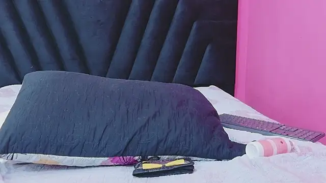 EbonyCoWorker webcam