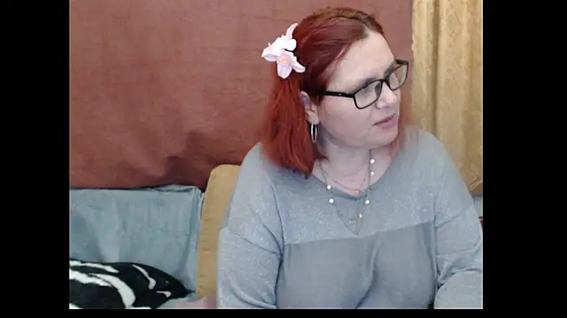 PlayfullMature webcam