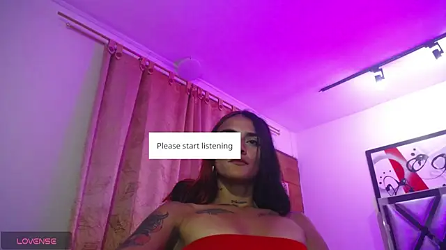 Ravyn_Rouge webcam